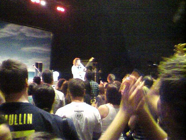 edrockingouttoHardSunCanberra15311.jpg